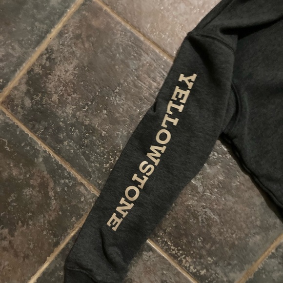 Yellowstone by Wrangler Ladies Dutton Ranch Cropped Sweatshirt Size XXL - Picture 8 of 13